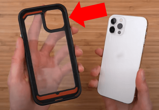 Remove iPhone 12 from case