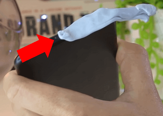 Using cleaning slime on iPhone